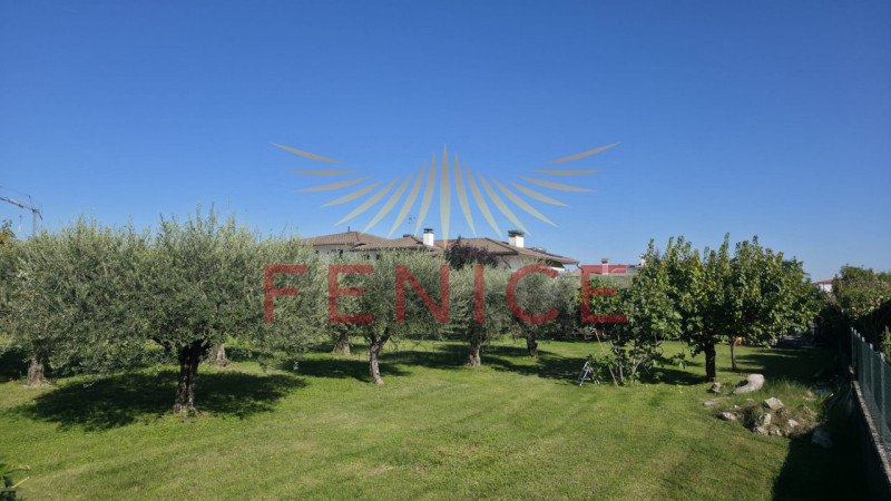 Terreno edificabile ideale per famiglie – 1.680 m², possibilità edificatoria di 415 m²

Sogni un ...