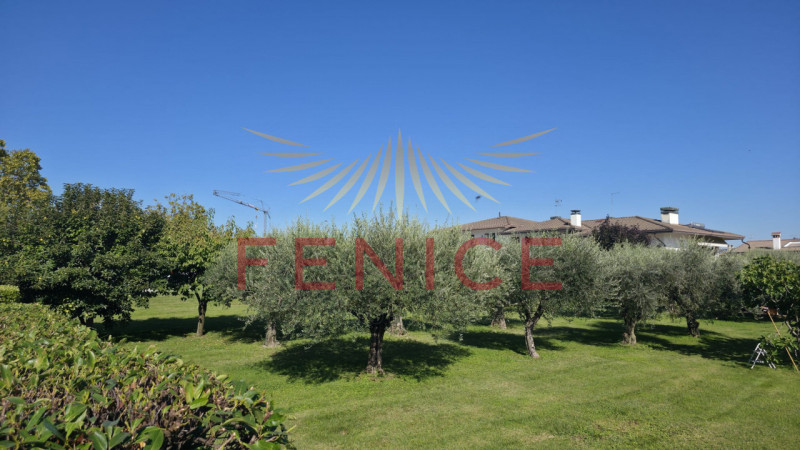 Terreno edificabile ideale per famiglie – 1.680 m², possibilità edificatoria di 415 m²

Sogni un ...