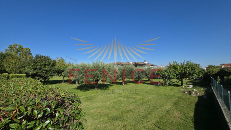 Terreno edificabile ideale per famiglie – 1.680 m², possibilità edificatoria di 415 m²

Sogni un ...