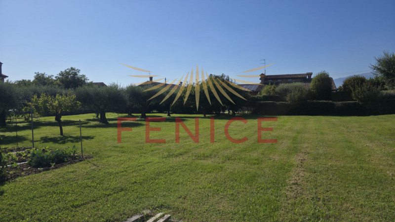 Terreno edificabile ideale per famiglie – 1.680 m², possibilità edificatoria di 415 m²

Sogni un ...