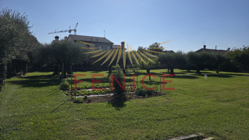 Terreno edificabile ideale per famiglie – 1.680 m², possibilità edificatoria di 415 m²

Sogni un ...