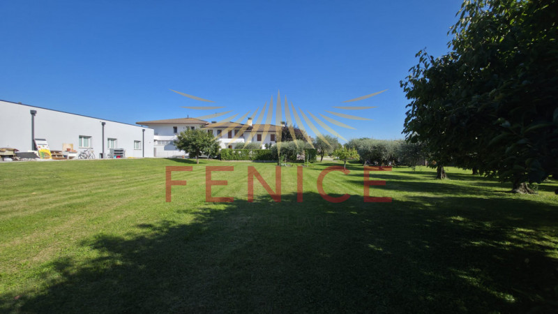 Terreno edificabile ideale per famiglie – 1.680 m², possibilità edificatoria di 415 m²

Sogni un ...