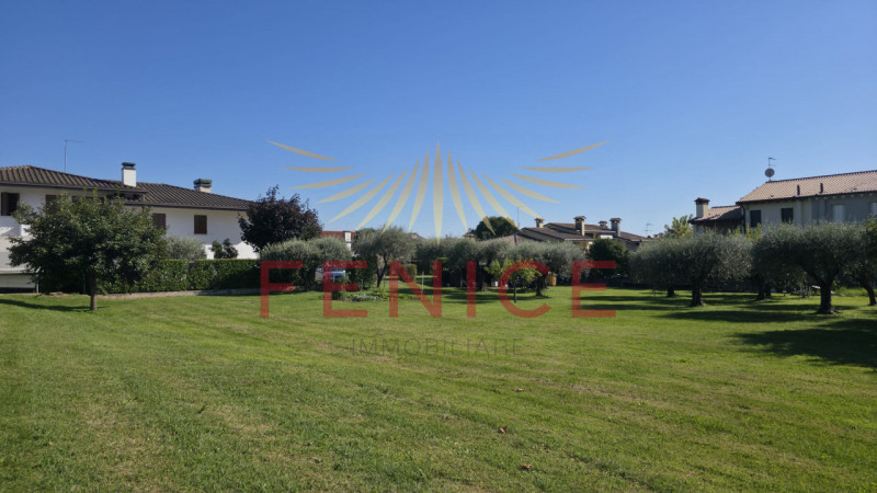 Terreno edificabile ideale per famiglie – 1.680 m², possibilità edificatoria di 415 m²

Sogni un ...