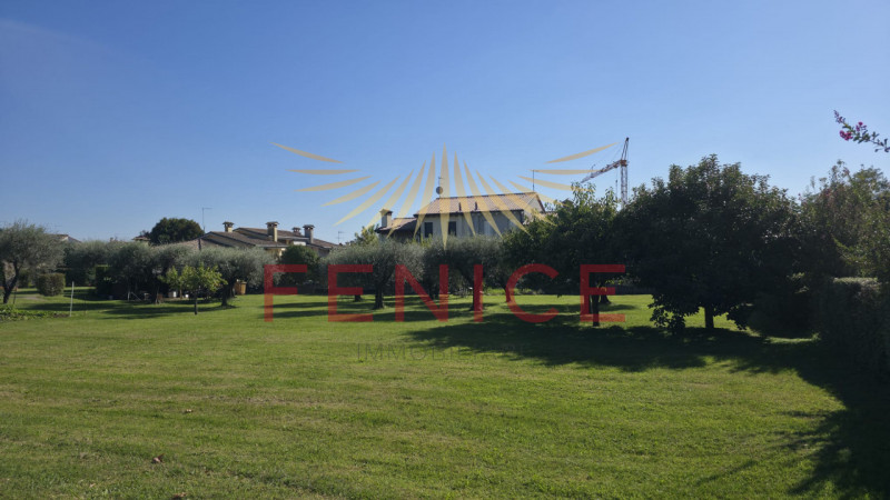 Terreno edificabile ideale per famiglie – 1.680 m², possibilità edificatoria di 415 m²

Sogni un ...