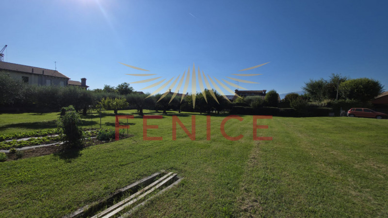 Terreno edificabile ideale per famiglie – 1.680 m², possibilità edificatoria di 415 m²

Sogni un ...