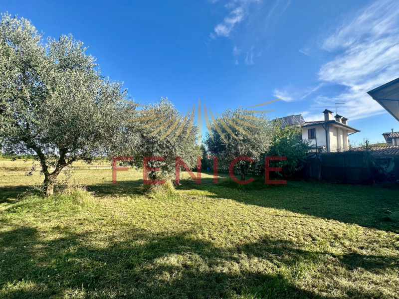 Sogni un luogo in cui far fiorire i desideri di una vita serena per la tua famiglia? In un angolo...