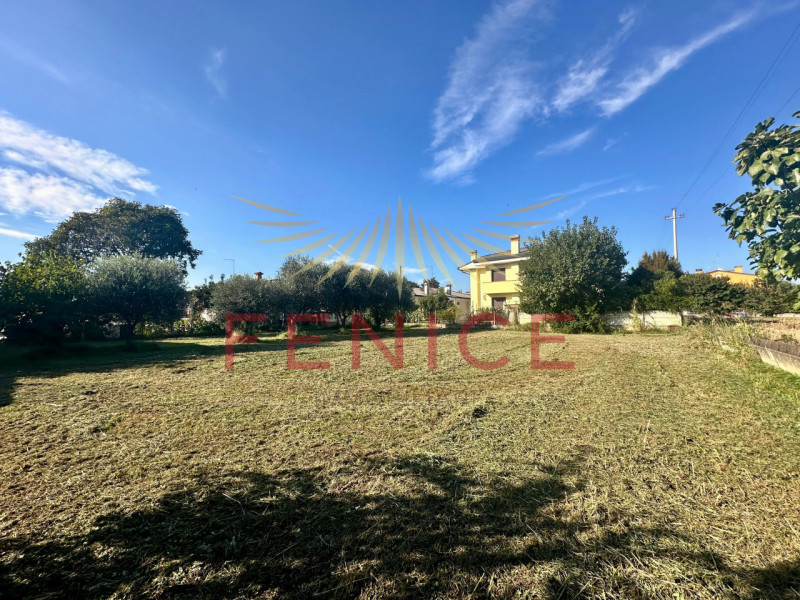 Sogni un luogo in cui far fiorire i desideri di una vita serena per la tua famiglia? In un angolo...