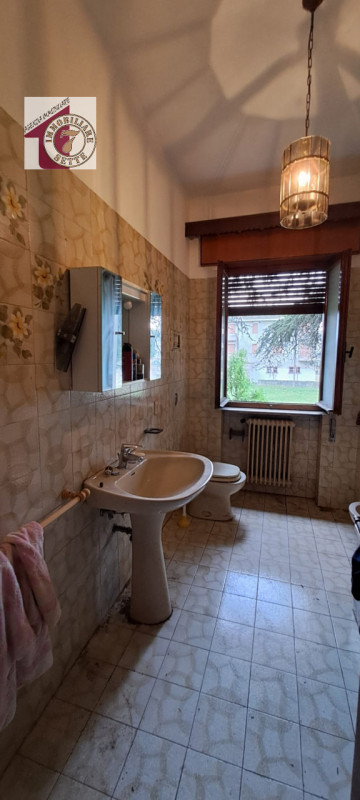 Vendesi VILLAFRANCA PADOVANA CENTRO villa singola con giardino privato di oltre 1500 mq. piantuma...