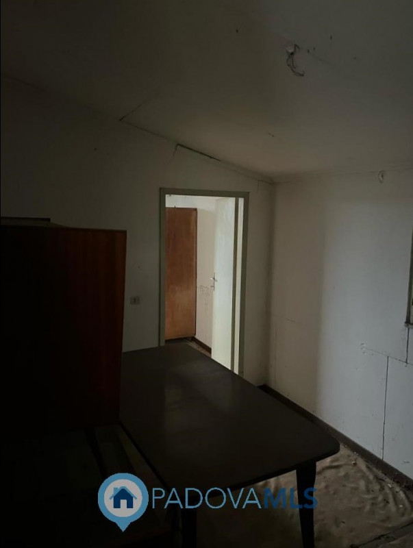 Immobile in esclusiva al Gruppo Padova MLS
Vendesi a Pernumia, casa accostata su due livelli, in ...