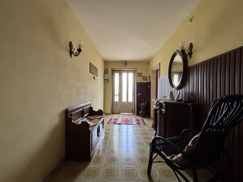 Se stai cercando una casa con tanto potenziale in una zona strategica di Creazzo, questa potrebbe...