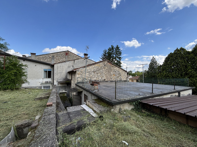 Se stai cercando una casa con tanto potenziale in una zona strategica di Creazzo, questa potrebbe...