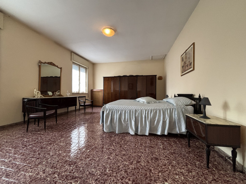 Se stai cercando una casa con tanto potenziale in una zona strategica di Creazzo, questa potrebbe...