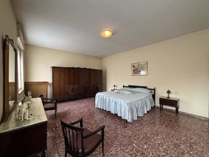 Se stai cercando una casa con tanto potenziale in una zona strategica di Creazzo, questa potrebbe...