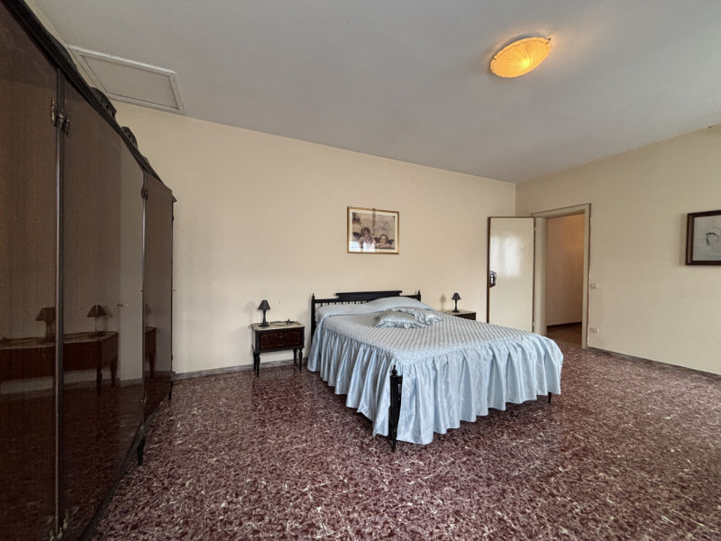 Se stai cercando una casa con tanto potenziale in una zona strategica di Creazzo, questa potrebbe...