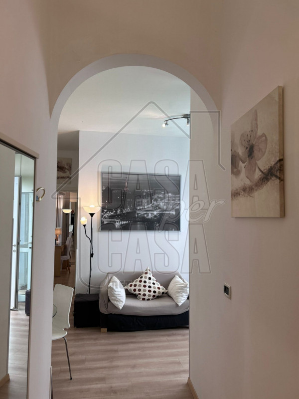 Scopri questo  appartamento trilocale nel cuore di Santa Sofia, una delle zone più ricercate e vi...