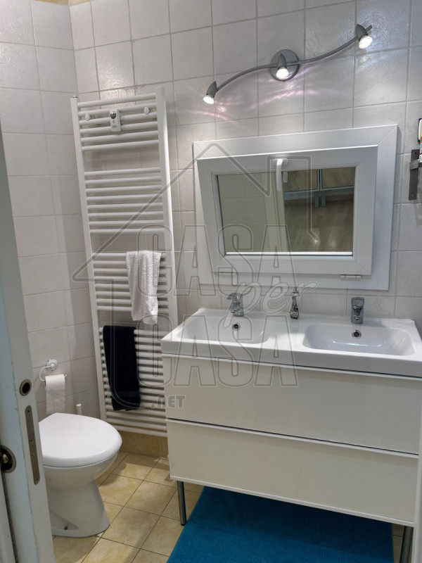 Scopri questo  appartamento trilocale nel cuore di Santa Sofia, una delle zone più ricercate e vi...