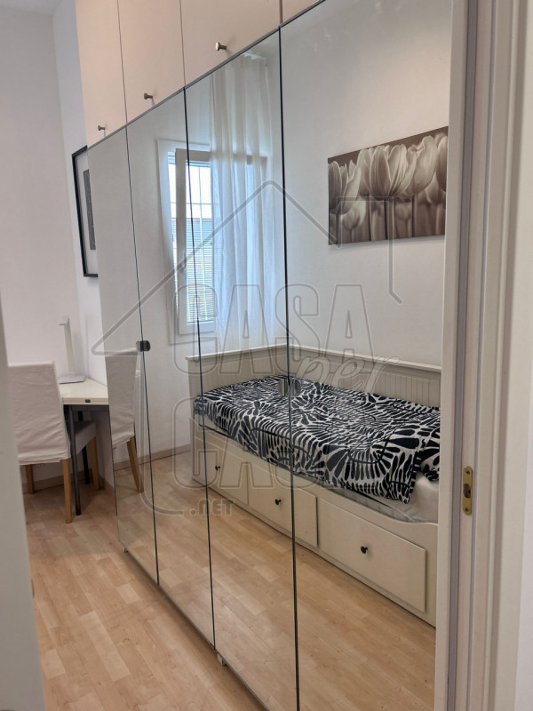 Scopri questo  appartamento trilocale nel cuore di Santa Sofia, una delle zone più ricercate e vi...