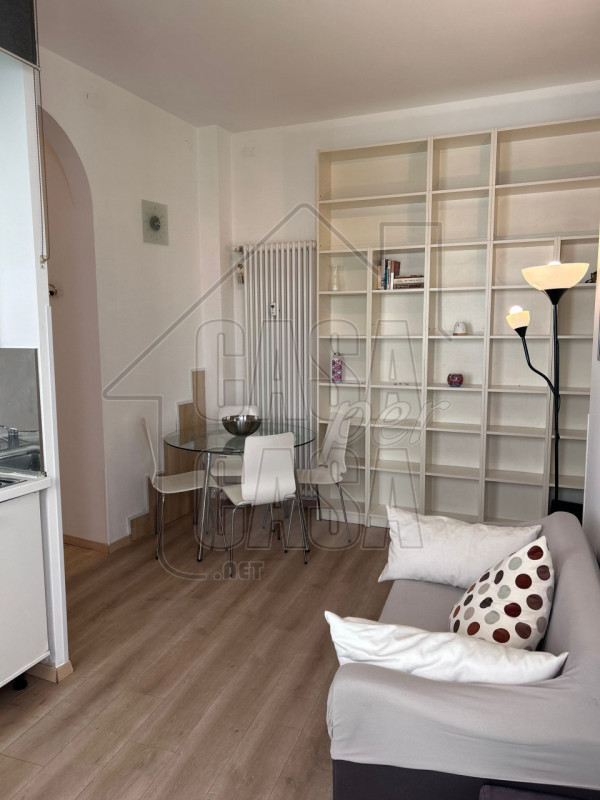 Scopri questo  appartamento trilocale nel cuore di Santa Sofia, una delle zone più ricercate e vi...