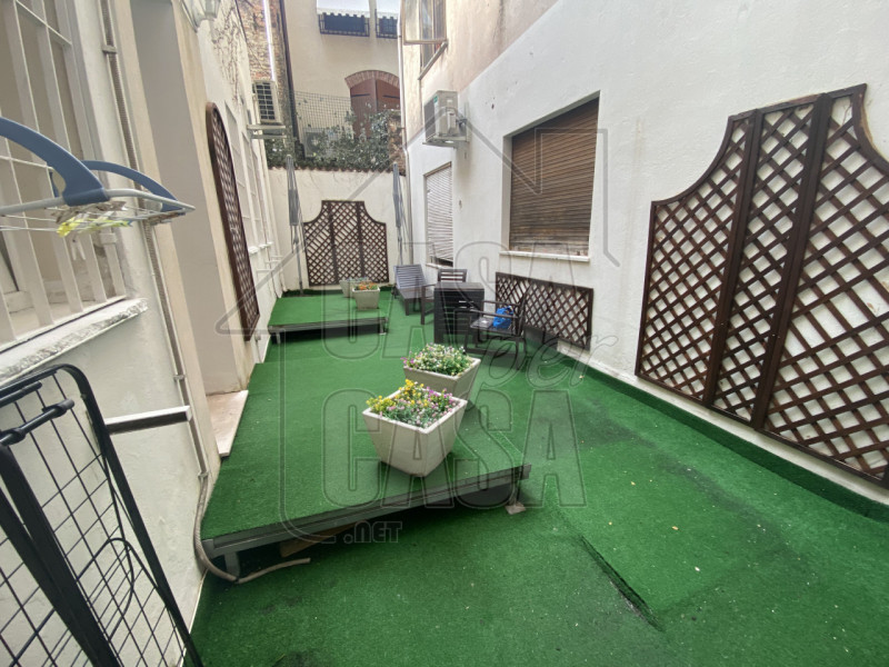 Scopri questo  appartamento trilocale nel cuore di Santa Sofia, una delle zone più ricercate e vi...