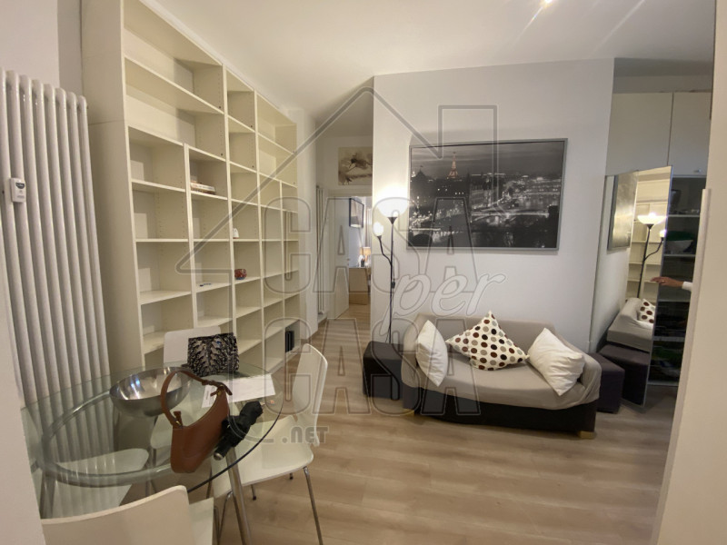 Scopri questo  appartamento trilocale nel cuore di Santa Sofia, una delle zone più ricercate e vi...