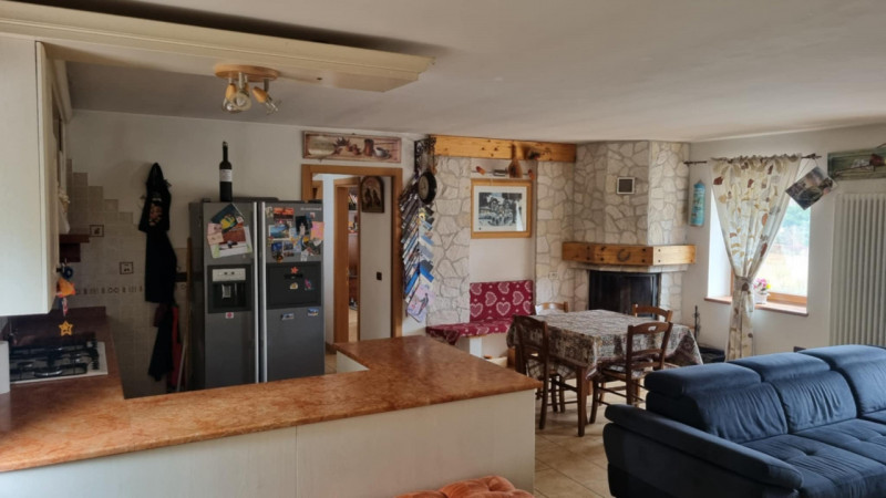 RIF: FR019 ASIAGO - VICENZA Proponiamo in vendita casa singola con giardino disposta su tre livel...