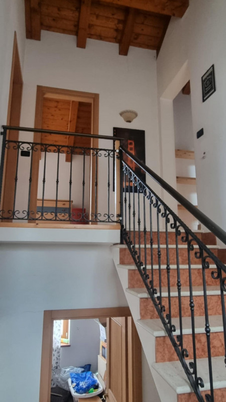 RIF: FR019 ASIAGO - VICENZA Proponiamo in vendita casa singola con giardino disposta su tre livel...