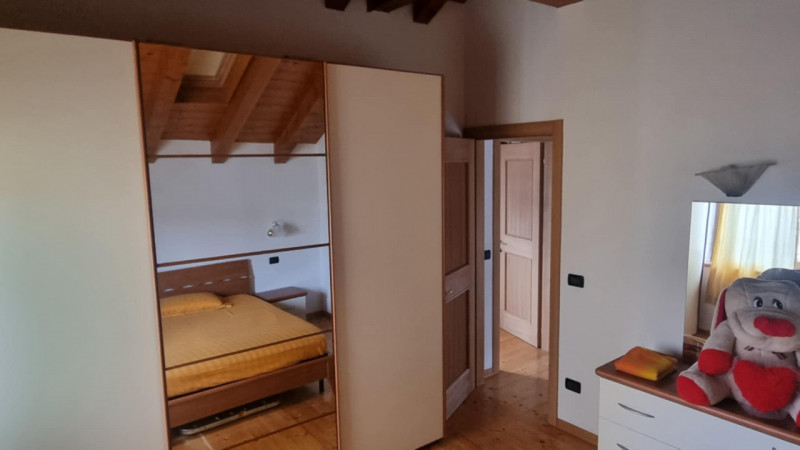 RIF: FR019 ASIAGO - VICENZA Proponiamo in vendita casa singola con giardino disposta su tre livel...