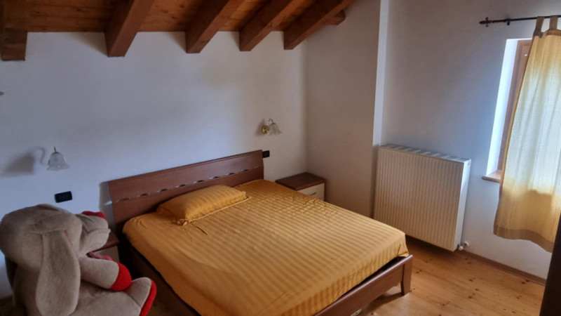 RIF: FR019 ASIAGO - VICENZA Proponiamo in vendita casa singola con giardino disposta su tre livel...