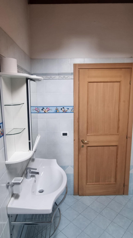 RIF: FR019 ASIAGO - VICENZA Proponiamo in vendita casa singola con giardino disposta su tre livel...