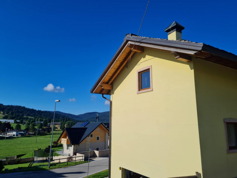 RIF: FR019 ASIAGO - VICENZA Proponiamo in vendita casa singola con giardino disposta su tre livel...