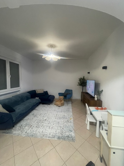 VILLA DEL CONTE in zona tranquilla e comoda ai servizi vendesi appartamento al piano terra in bif...