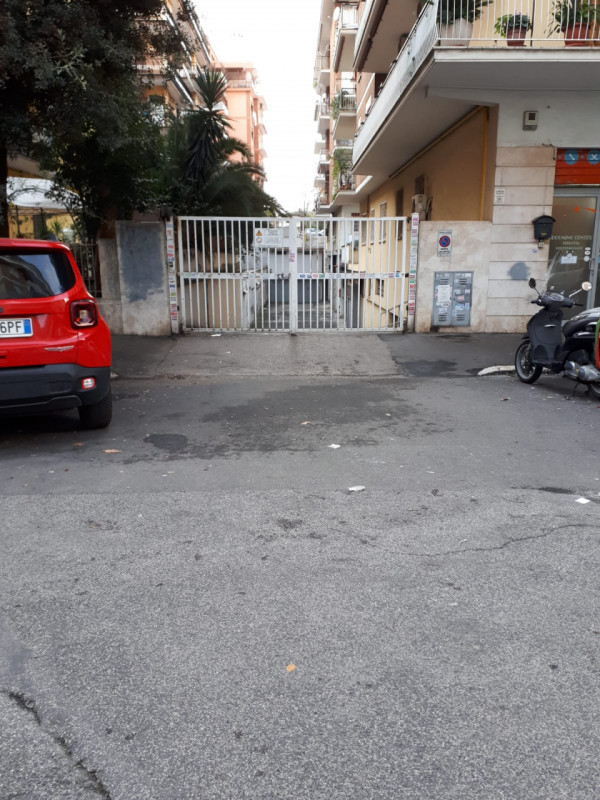 Roma Vendita Garage doppio
