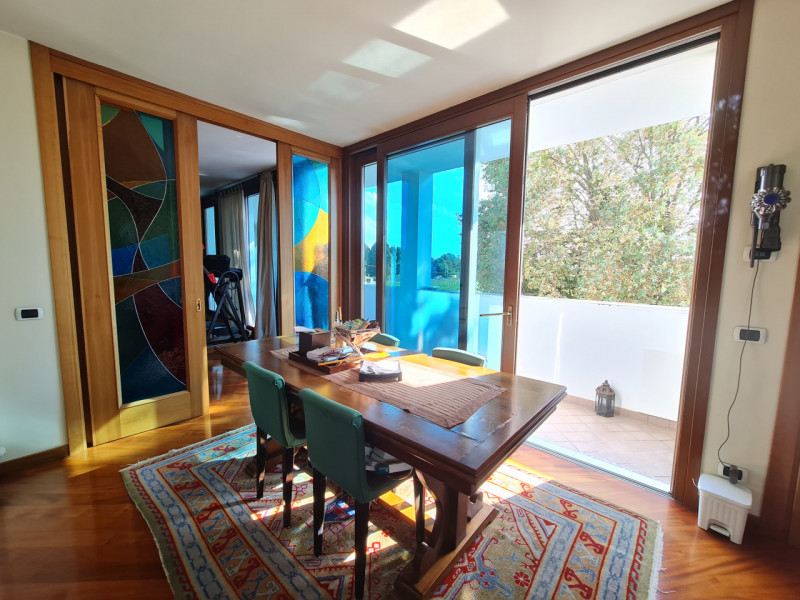 Intero stabile immobiliare con destinazione d'uso direzionale, commerciale, artigianale e residen...