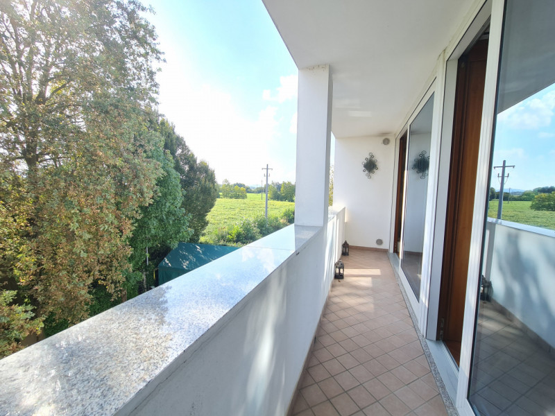 Intero stabile immobiliare con destinazione d'uso direzionale, commerciale, artigianale e residen...