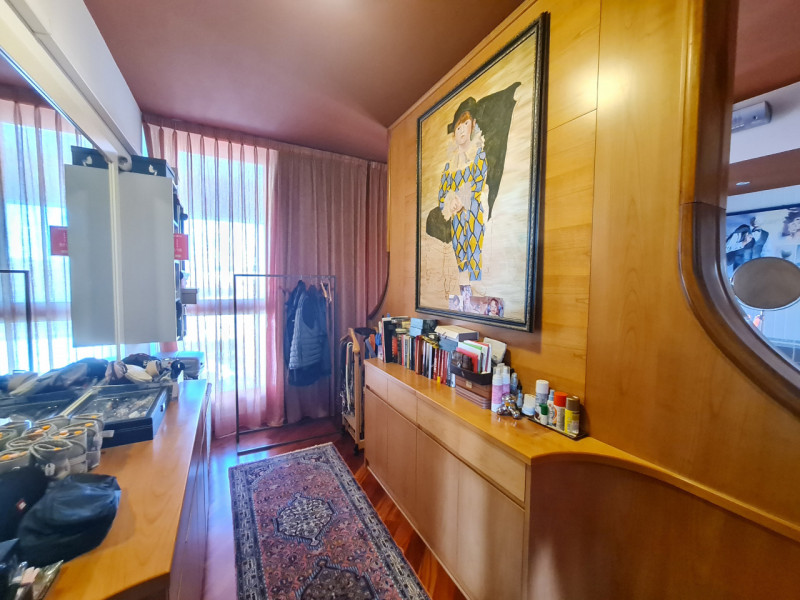 Intero stabile immobiliare con destinazione d'uso direzionale, commerciale, artigianale e residen...