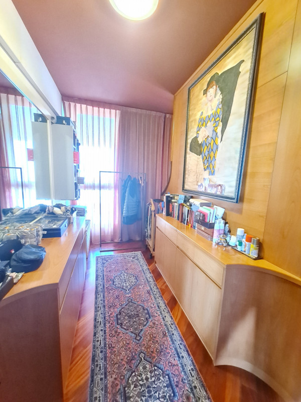 Intero stabile immobiliare con destinazione d'uso direzionale, commerciale, artigianale e residen...