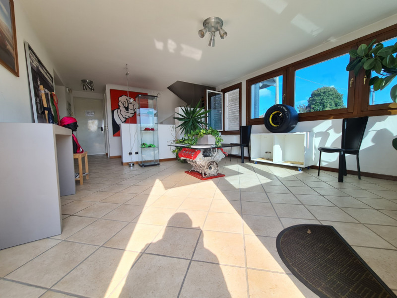 Intero stabile immobiliare con destinazione d'uso direzionale, commerciale, artigianale e residen...