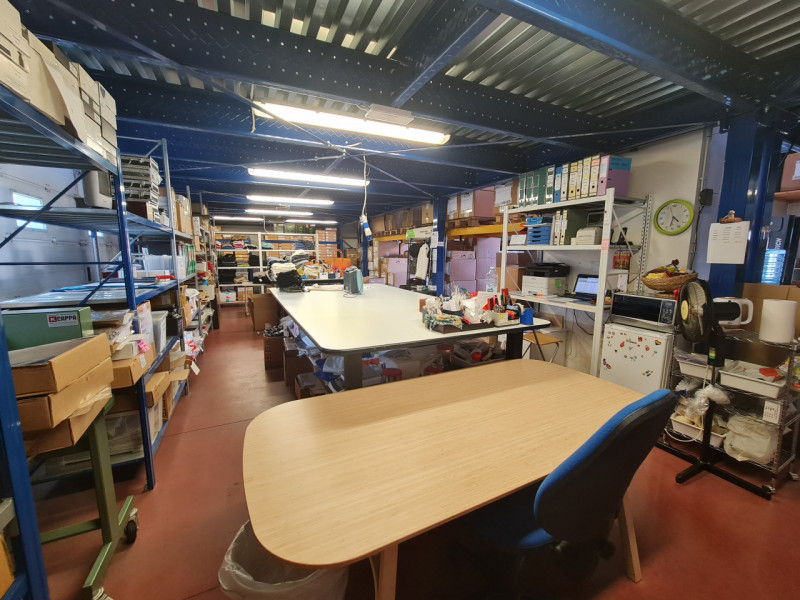 Intero stabile immobiliare con destinazione d'uso direzionale, commerciale, artigianale e residen...