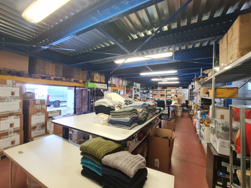 Intero stabile immobiliare con destinazione d'uso direzionale, commerciale, artigianale e residen...