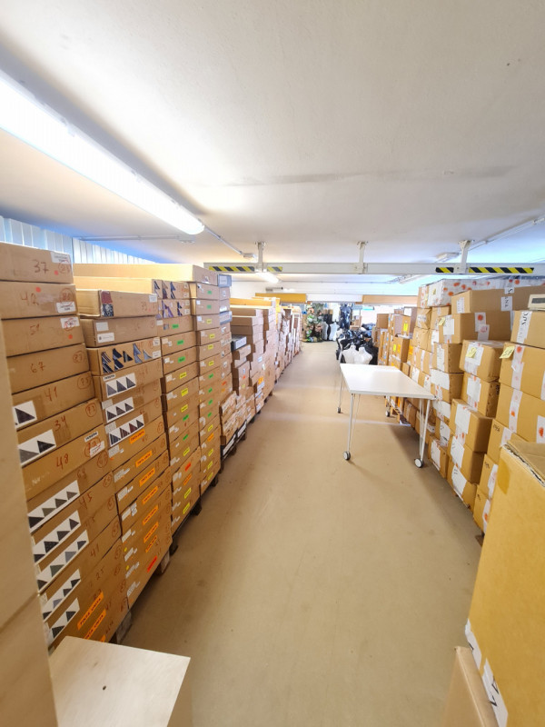 Intero stabile immobiliare con destinazione d'uso direzionale, commerciale, artigianale e residen...