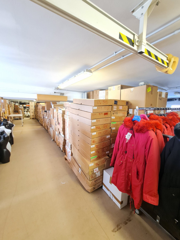 Intero stabile immobiliare con destinazione d'uso direzionale, commerciale, artigianale e residen...