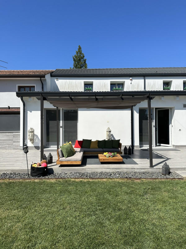 AGNA: proponiamo villa accostata completamente ristrutturata nel 2023. 
Questo immobile ha tutte ...