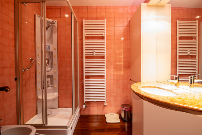 In zona Piazza De Gasperi, a due passi dal centro e comoda alla stazione ferroviaria e al tram, p...