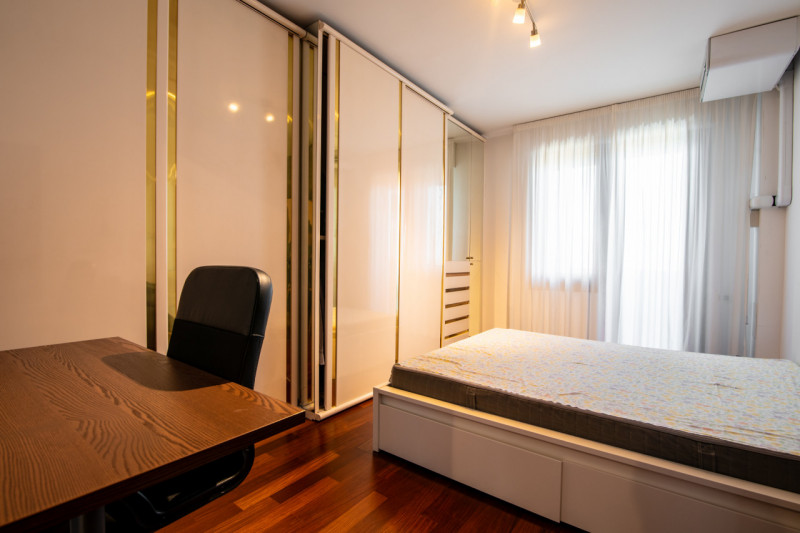 In zona Piazza De Gasperi, a due passi dal centro e comoda alla stazione ferroviaria e al tram, p...