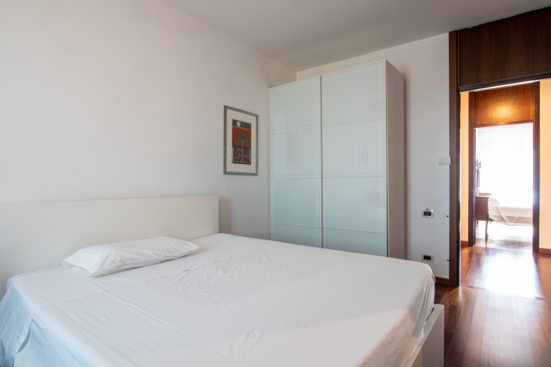 In zona Piazza De Gasperi, a due passi dal centro e comoda alla stazione ferroviaria e al tram, p...