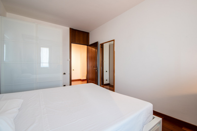 In zona Piazza De Gasperi, a due passi dal centro e comoda alla stazione ferroviaria e al tram, p...