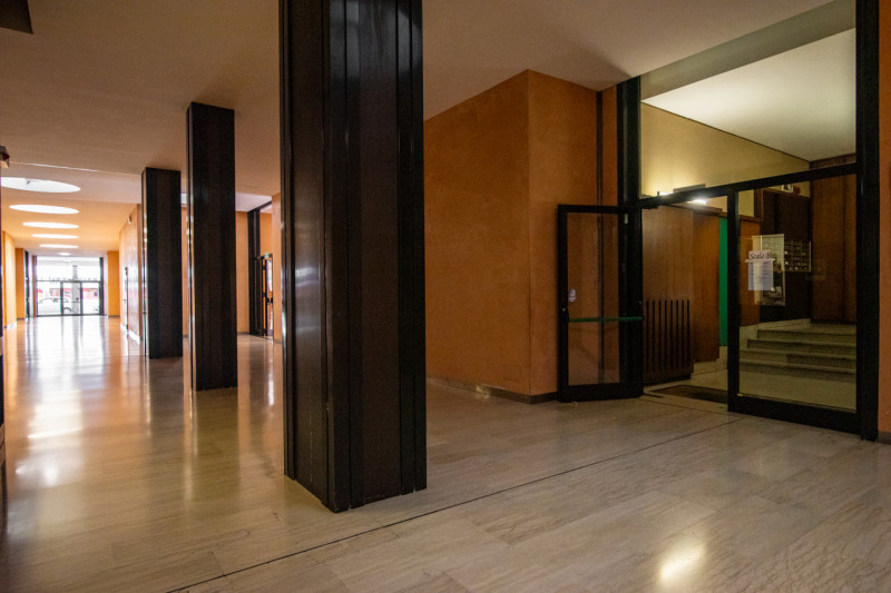 In zona Piazza De Gasperi, a due passi dal centro e comoda alla stazione ferroviaria e al tram, p...