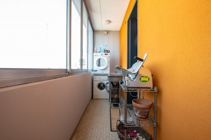 In zona Piazza De Gasperi, a due passi dal centro e comoda alla stazione ferroviaria e al tram, p...