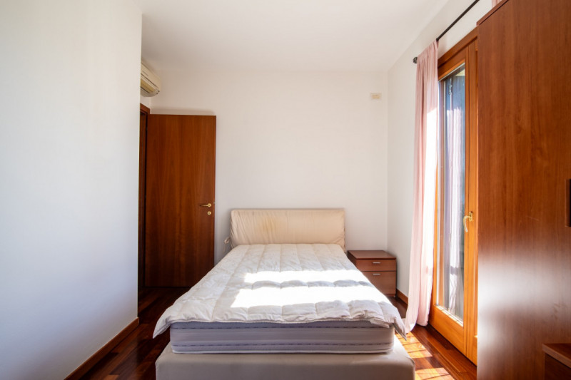 Abano Terme. Nel cuore della cittadina termale ed  inserito all'interno del Parco Urbano, proponi...