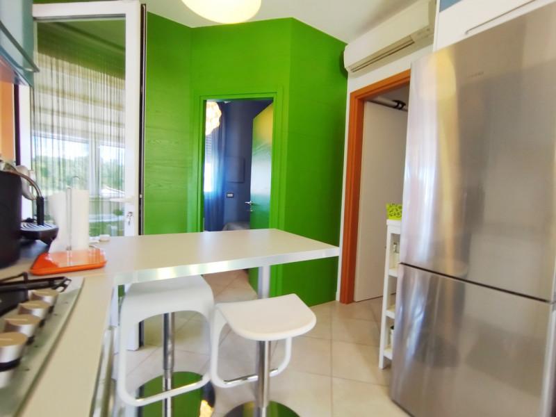 (Per INFO Mattias 3494222146) Scopri questo incantevole appartamento trilocale al primo piano, si...